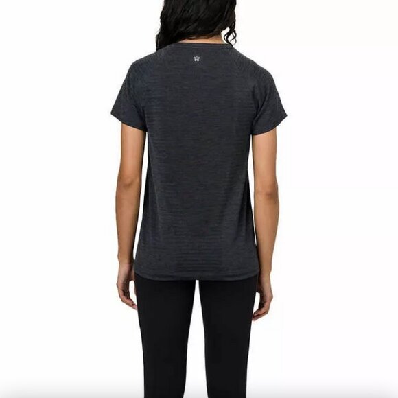 Tuff Athletics Medium Women's Sweat-wicking Gym Top - Picture 2 of 16